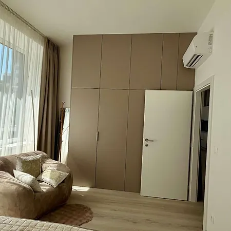 Uno Brand New Ac In Center Apartment Pressburg